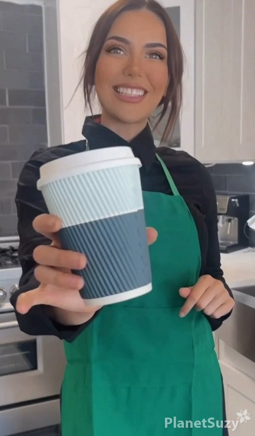 Olivia Maeday - Barista Girl Fucking UltraHD/2K