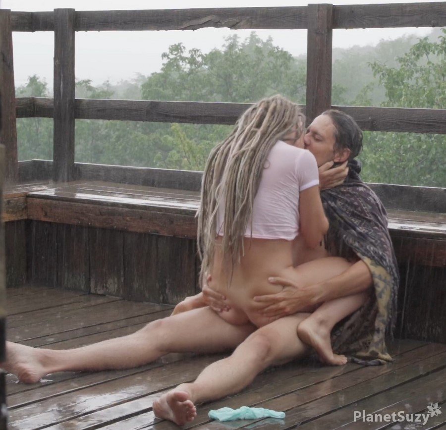 Bonniealex - Sex Under Heavy Rain UltraHD/4K