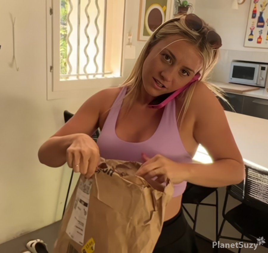 Miss Alice Wild - Wife Cheating With Amazon Delivery Man FullHD