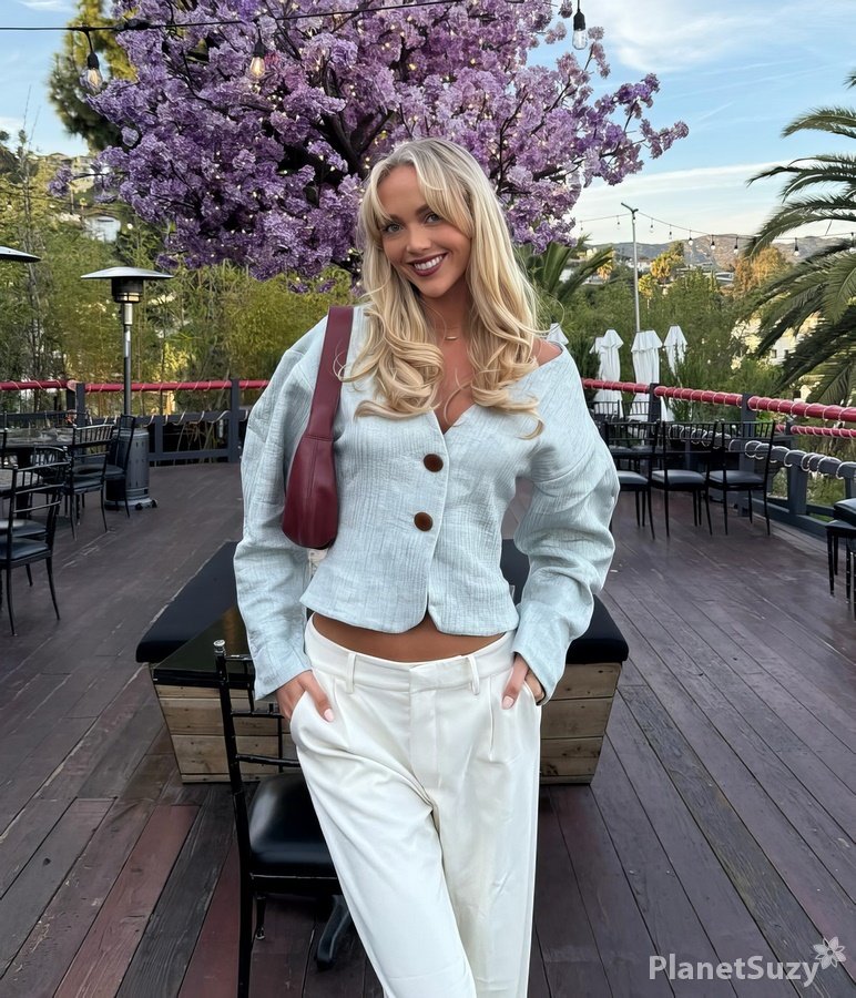 Annie Knight - Australian Model Takes 30-Year-Old Guy's Virginity FullHD