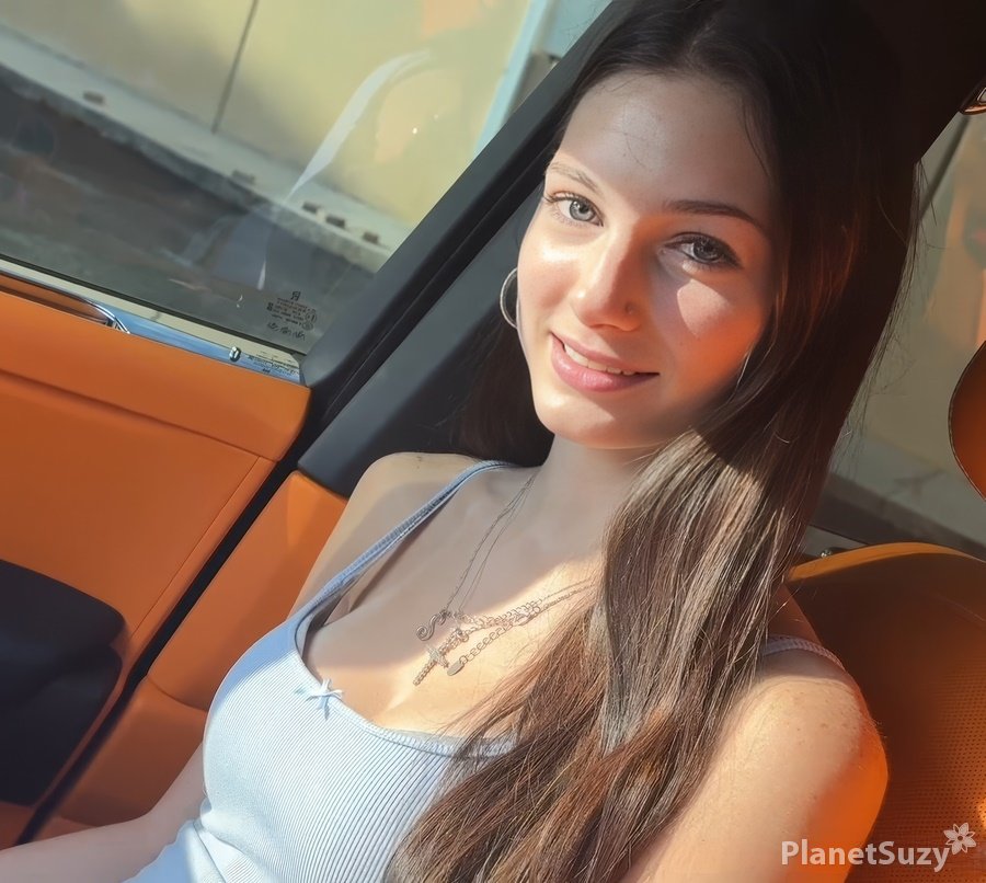 Sophie Tyler - Cheats On Her Boyfriend In The Car With His Friend FullHD