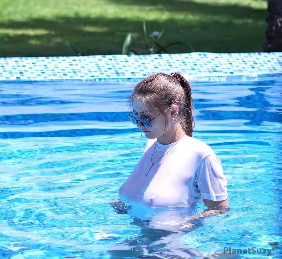 Elina Lizz - Cheating On My Wife With Her Hot Friend In Pool FullHD