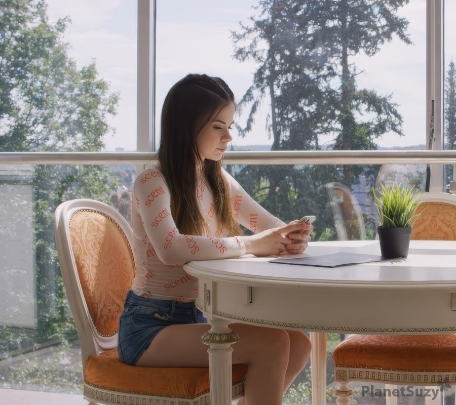 Molly Brown - A Young Girl Fell In Love With A Waiter And Now Wants Fuck's With Him FullHD