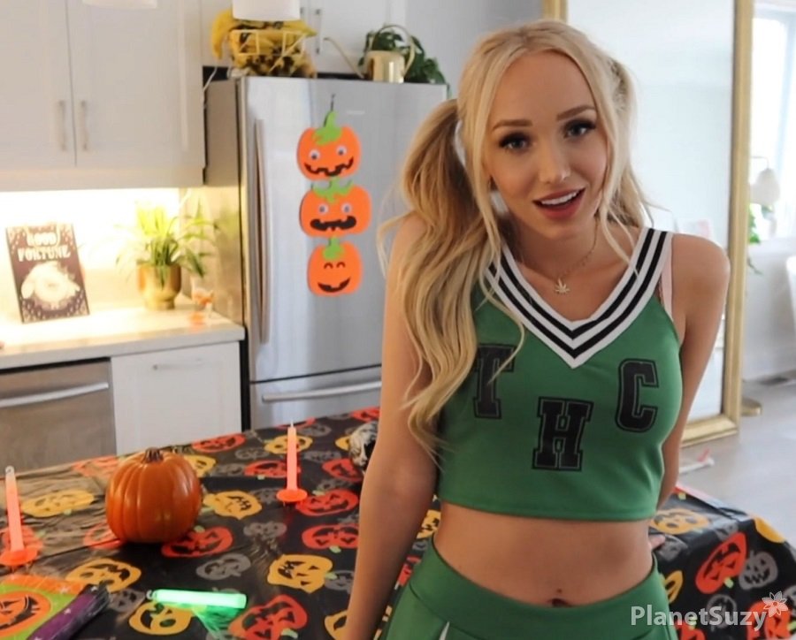 Gwen Gwiz - In Cheerleader Uniform Fuck FullHD