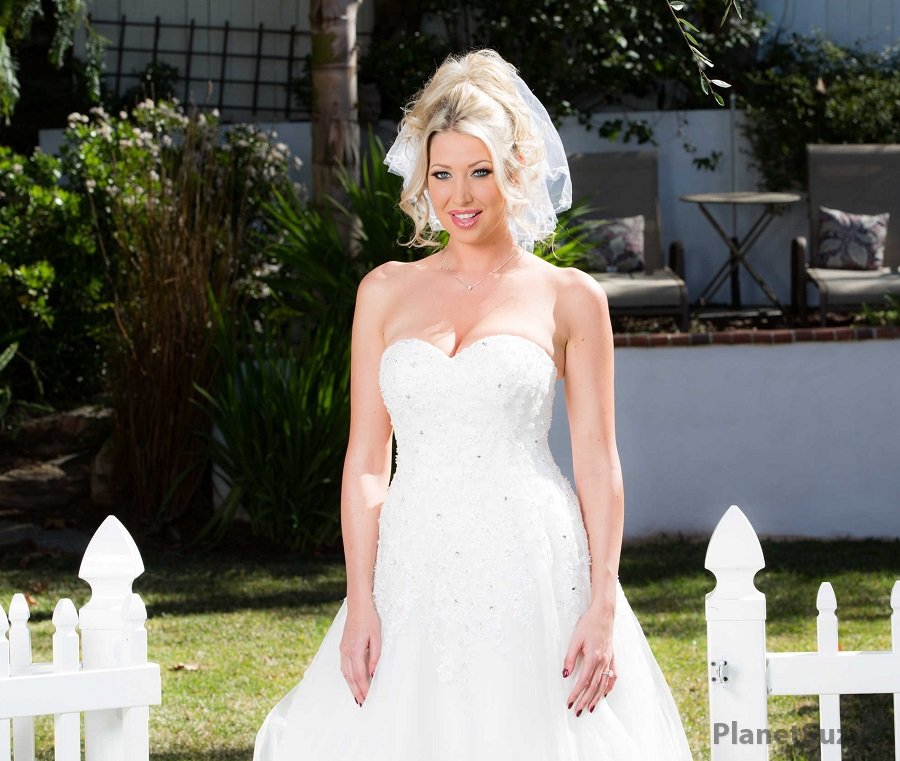 Lexi Lowe - The Bride Cheated On Her Husband Just Before The Wedding FullHD