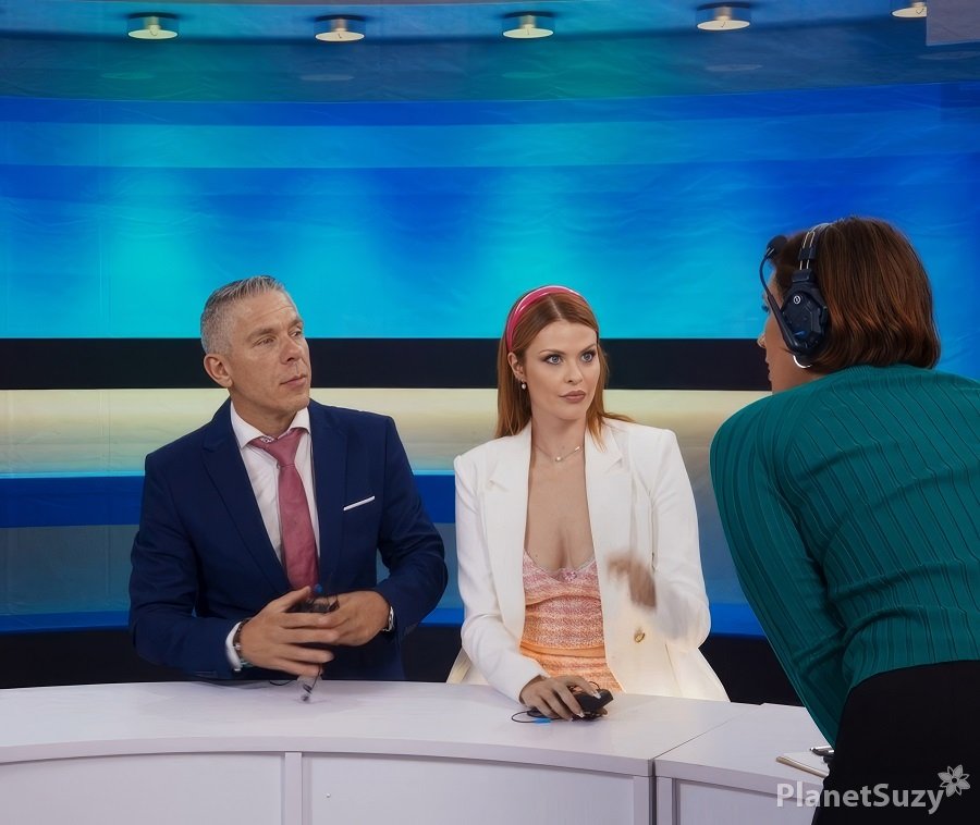 Elly Clutch - Journalists Sex On The News Channel FullHD