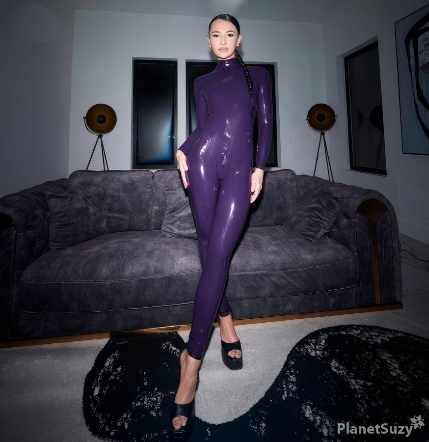 Liz Jordan - Anal Fuck In Purple Latex Costume FullHD