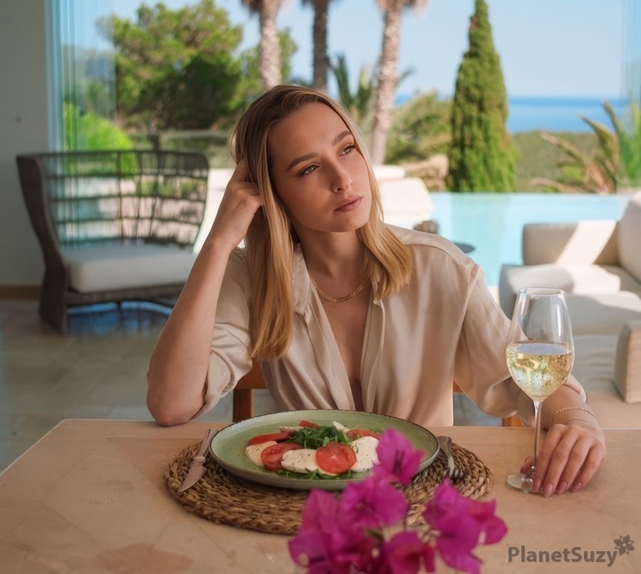 Kelly Collins - Young Model Wife Finds Lover With Big Dick HD