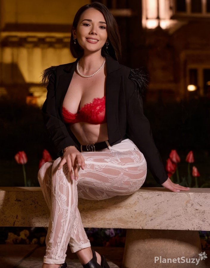 Eve Sweet - Busty Beauty Wants To Join A Sex Club UltraHD/4K