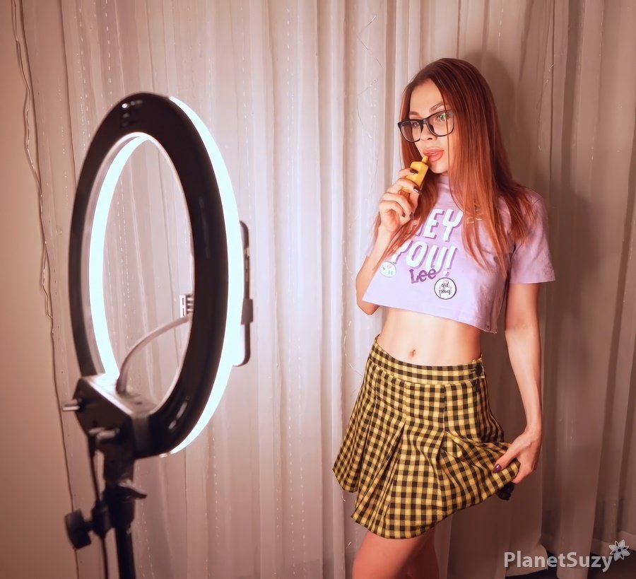 Lolly Lips - A Blogger Girl Has Sex With A Subscriber FullHD