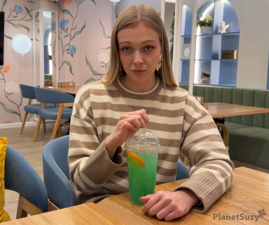 Arisha Mills - A Tinder Date Ended In Sex In A Public Toilet FullHD