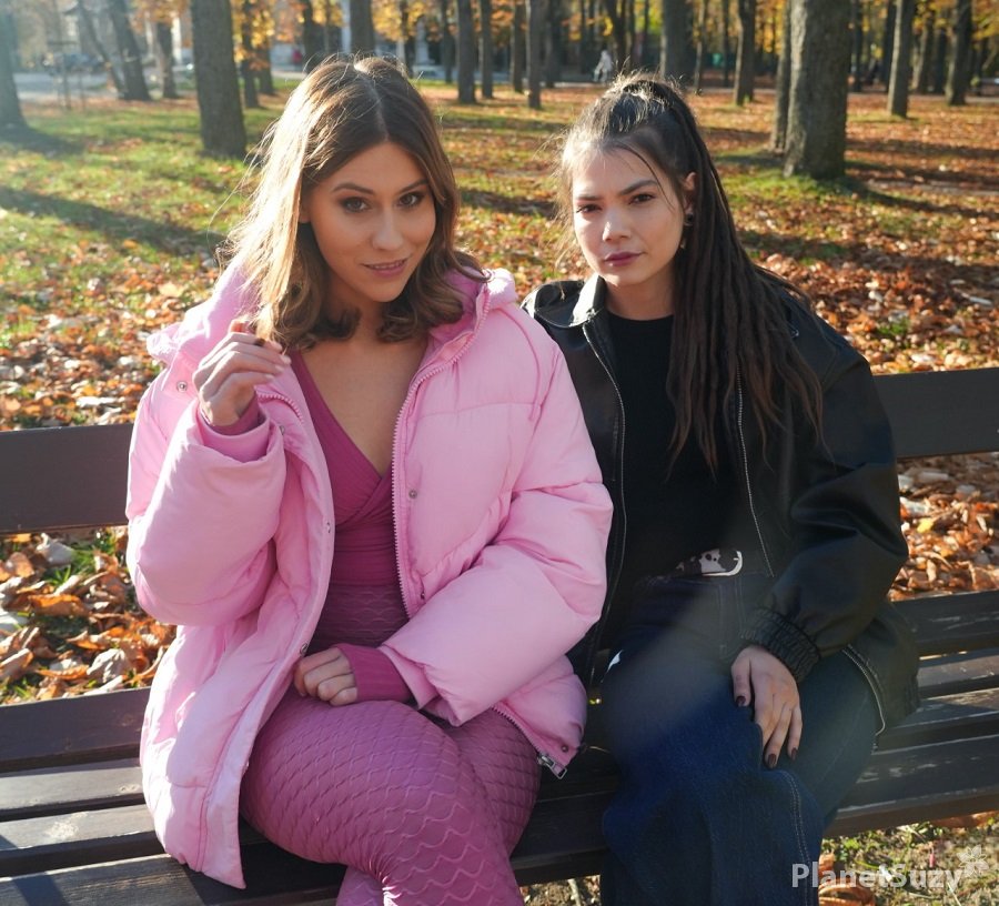 Amber Slassh - A Man Tries To Pick Up Girls In The Park FullHD