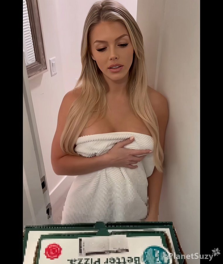 Layla Rayne - Sextape With Pizza Delivery Guy FullHD