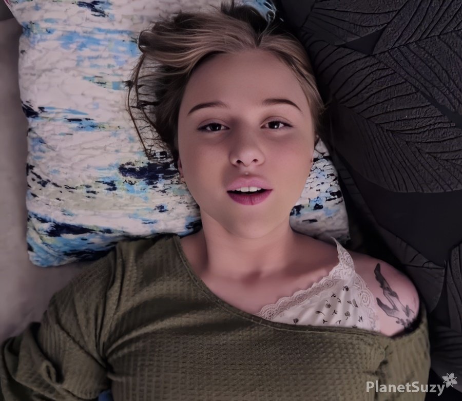 Zxlecya - The Secret Of Kissing From a Step Sister FullHD