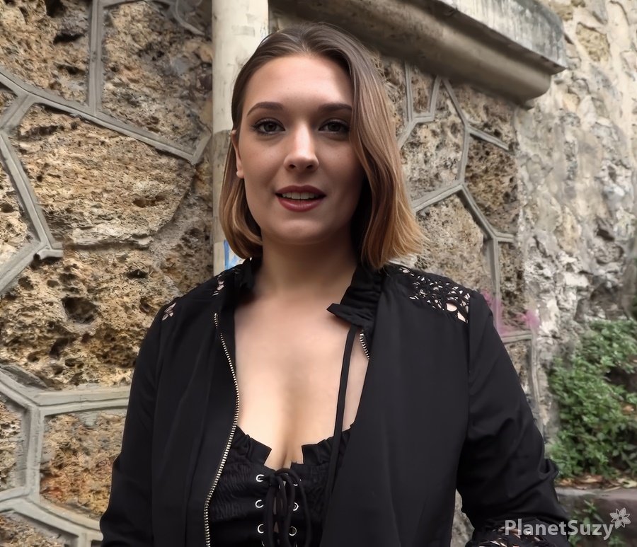 Giulia Lov - A French Woman Agreed To A Threesome FullHD