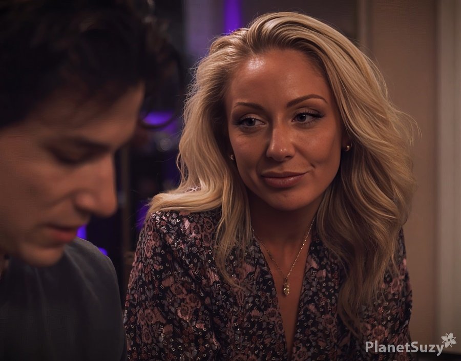 Sadie Summers - A Well-Groomed Stepmother Lifts Her Stepson's Spirits With Her Sexy Body FullHD