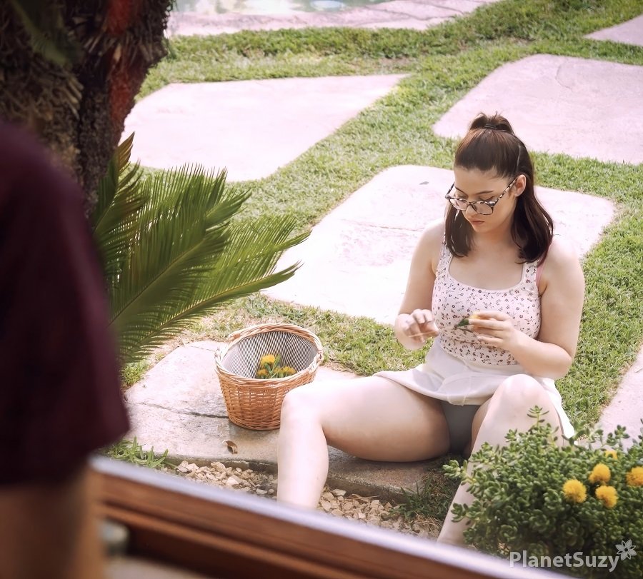 Ellie Nova - Older Stepsister Seduces With Her Panties FullHD