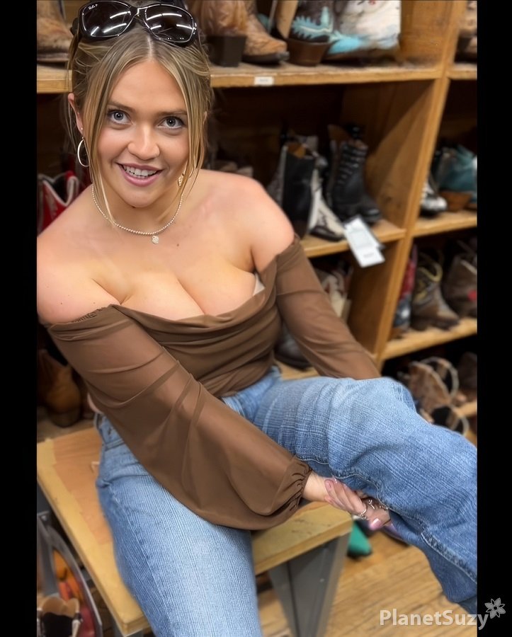 Angie Faith - Exploring Austin With Beautiful Blonde FullHD