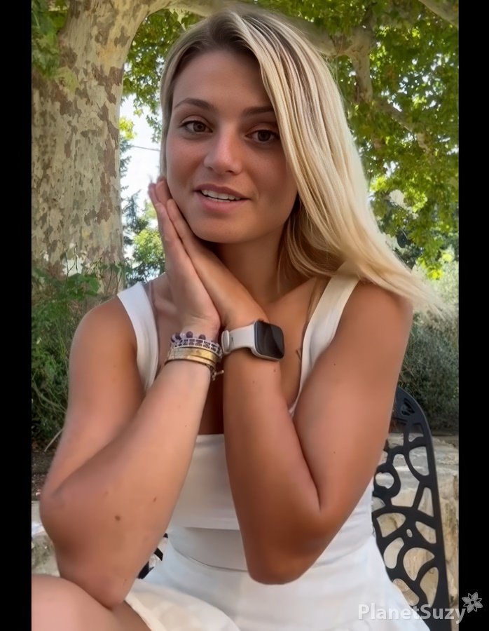 Zoe Castelli - A Young French Woman Works Part-Time As A Real Estate Agent HD