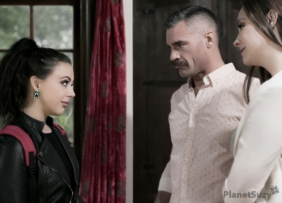 Chanel Preston, Whitney Wright - The Man Fucks His Stepdaughter And Then His Wife FullHD