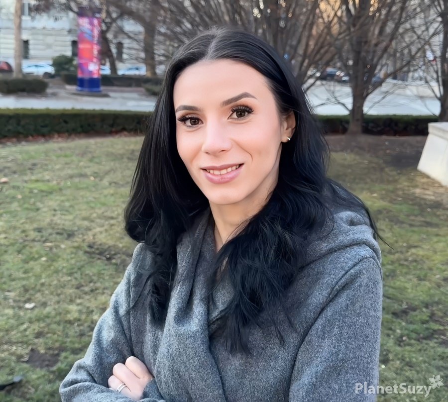 Nelly Kent - Bombshell In Love With France! FullHD 1080p