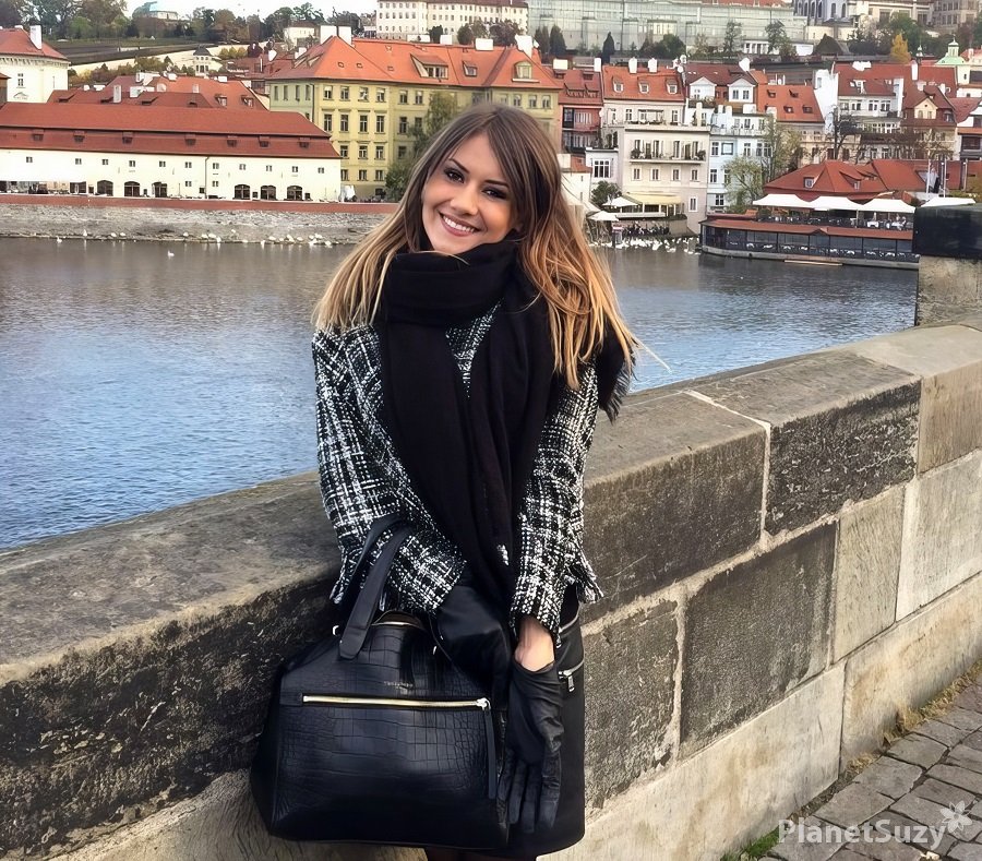 Mina Sauvage - A Charming Girl Explores Prague As A Tourist And Gets Fucked Hard In A Hotel By 4 Guys FullHD 1080p