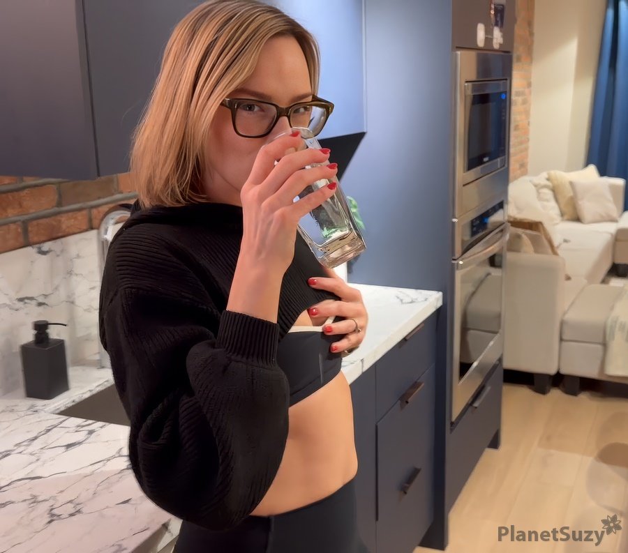 Serenity Cox - Wife Fucked In Yoga Pants After Workout Session By Husband's Friend And Gets a Creampie FullHD 1080p