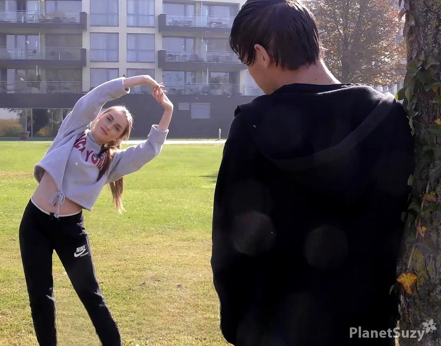 Lena Reif - A Strange Guy Picked Up And Fuck A Pretty Girl Near The Lake FullHD 1080p