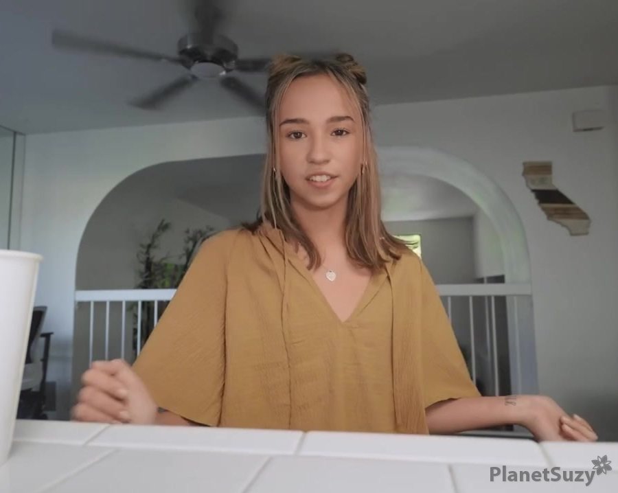 Dakota Tyler - Skinny Teen With Small Tits Go To The Beach With Friend FullHD 1080p