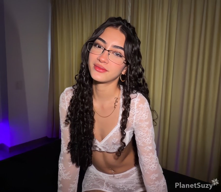 Skinnycurly - Sex With A Curly-Haired Young Latina FullHD 1080p