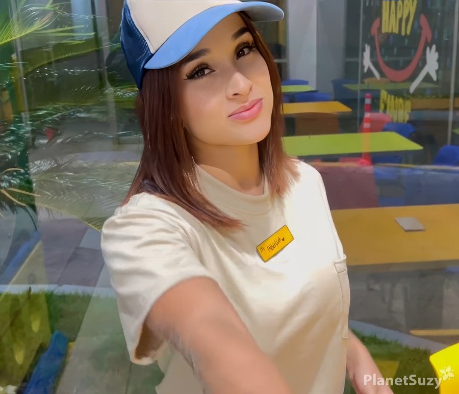 Abella Olsen - Sex With A Cute Girl Working At Mcdonald's FullHD 1080p