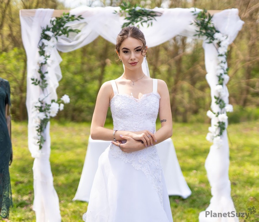 Liz Ocean - Slim Bride in Wedding Dress Has Passionate Sex on Her Wedding FullHD 1080p