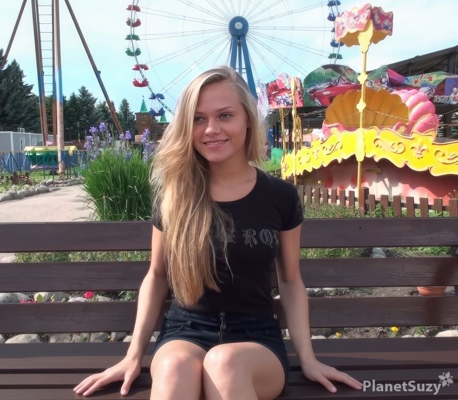 Nestee Shy - Amateur Anal In The Middle Of Amusement Park HD 720p