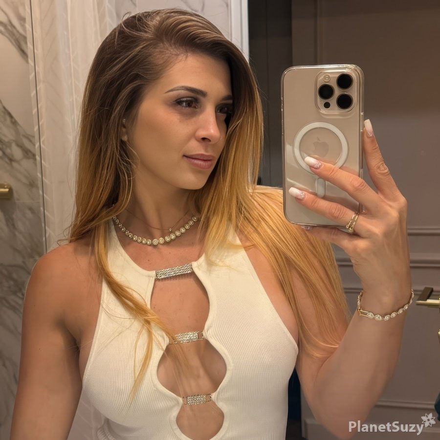 Maeva Sinaloa - A Beautiful French Model Cheats On Her Husband In The Shower FullHD 1080p