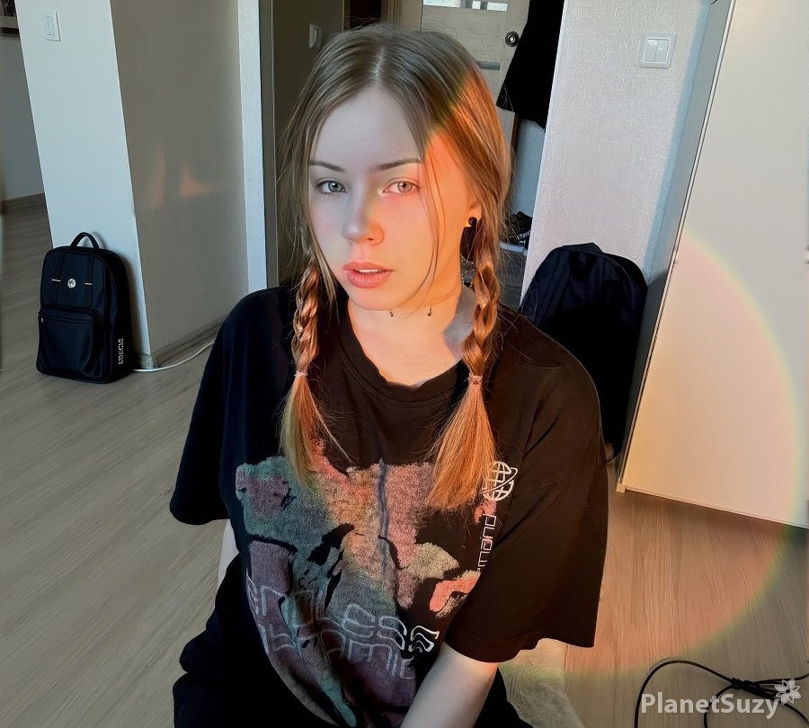 Yuiwoo - My Friend's Girlfriend Gave Me A Blowjob In The Forest FullHD 1080p