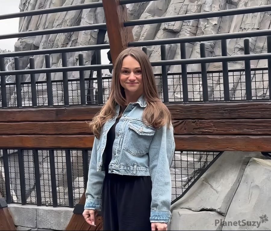 Mona Mystery - Met a Cute German Girl in the Park Walked Her Home and Fucked Her UltraHD/4K 2160p