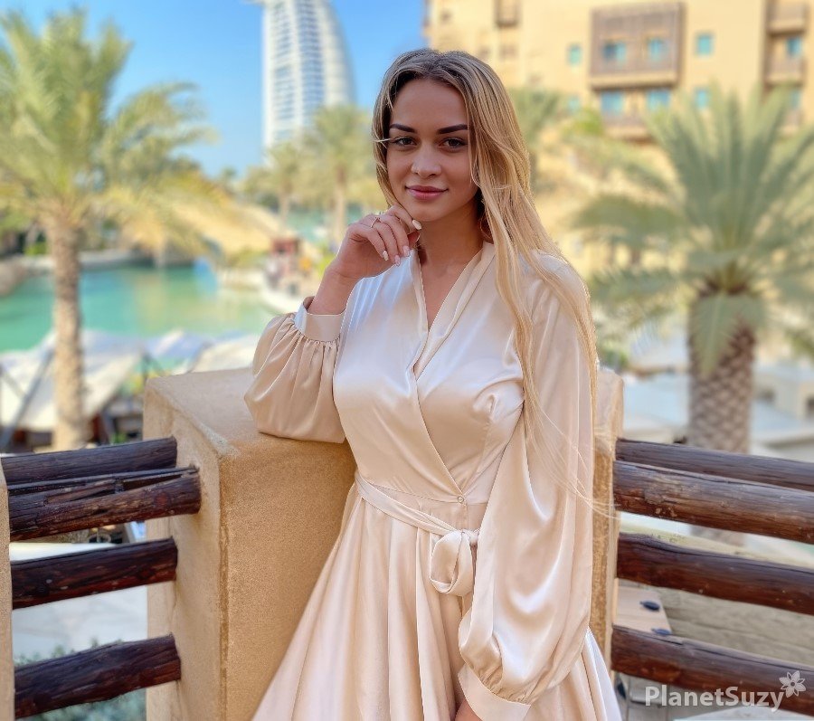 Loren Strawberry - Fucking on a Public Beach During Vacation and Then in the Hotel Room UltraHD/4K 2160p