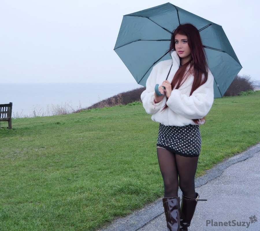 Atlanta Moreno - Beautiful Girl Picked Up on a Rainy Day with an Umbrella and Gets Fucked FullHD 1080p